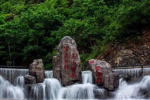 优质问答平台-深蓝色背心搭配紧身牛仔裤,靓丽的形象是你喜欢的吗?-快速解答你的问题